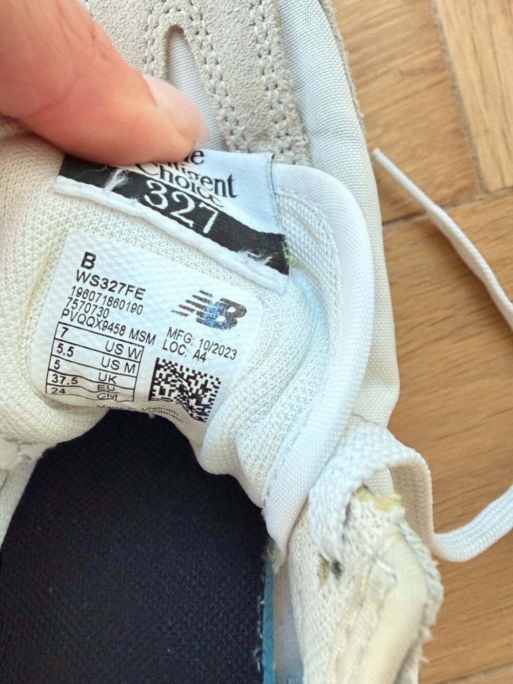 New Balance 327 Sneakers | Women’s Size 7 | Cream & Black - Picture 6 of 6